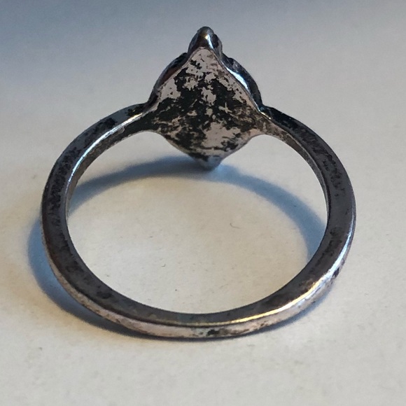 White & Silver Ring - Picture 3 of 6